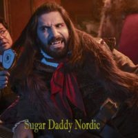 Löydä sugar daddy tai sugar baby, jos et ole käynyt treffeillä pitkään aikaan Miesvampyyri, jota kammataan, koska hän ei ole pitkään aikaan käynyt treffeillä tyttöjen kanssa.